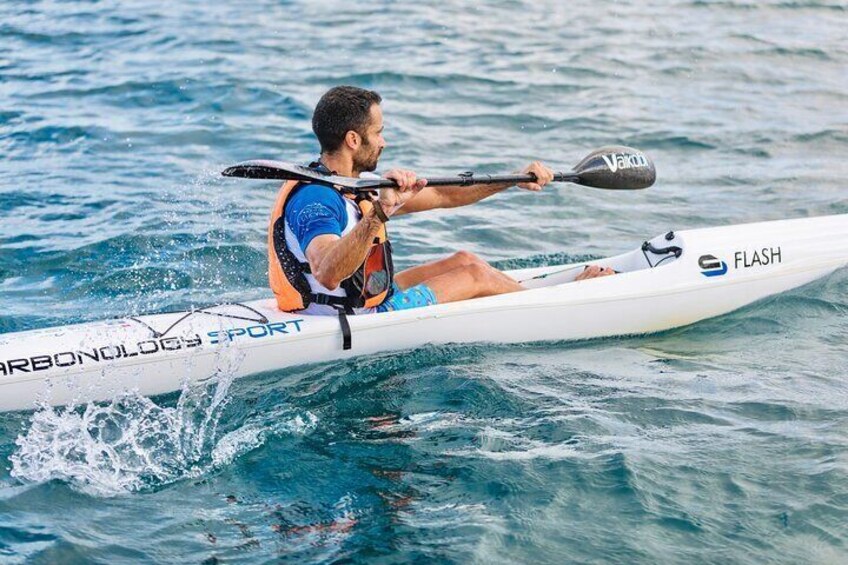 Manuel practicing the paddling technique in his second canoeing session in the open sea in Las Palmas de Gran Canaria