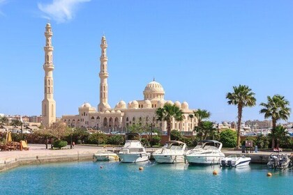 Discover Hurghada City Tour with Parasailing & Transfers–Hurghada