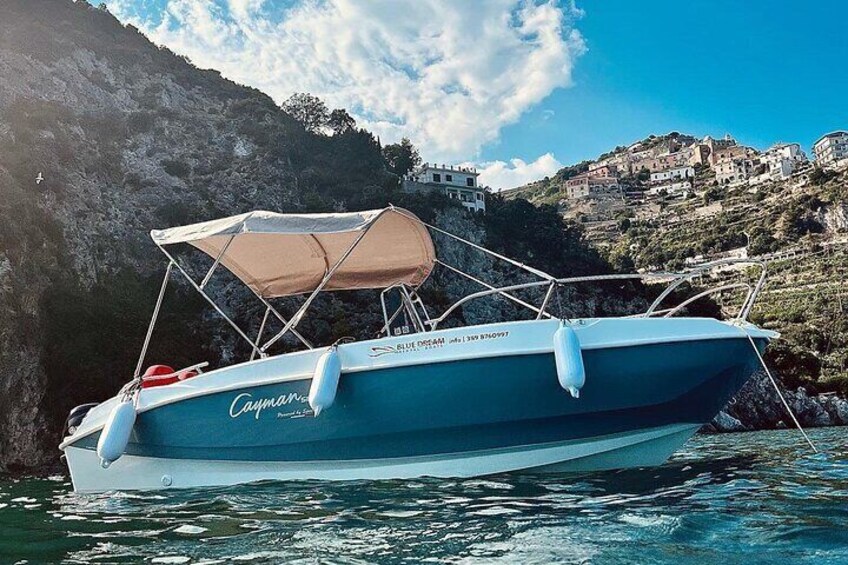 Rent a boat in the amalfitan coast without a license or with a professional skipper 