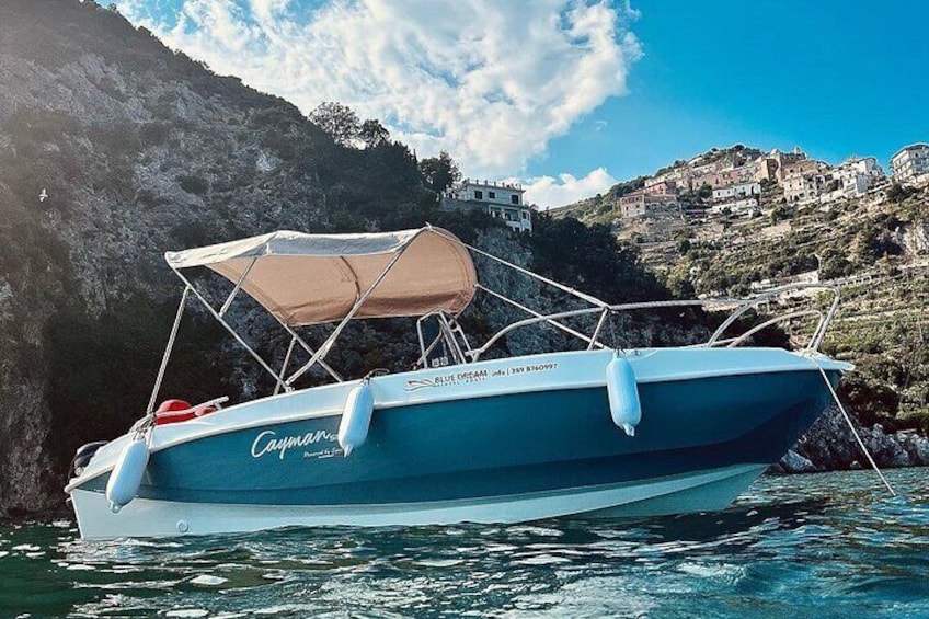 Rent a boat in the amalfitan coast without a license or with a professional skipper