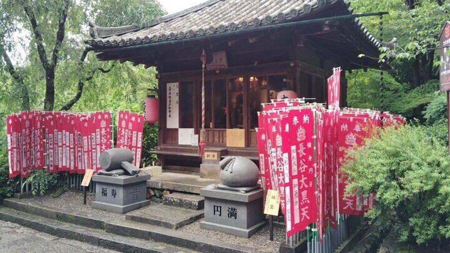 Nara: Explore Hasedera’s Giant Kannon and Cliffside Temple