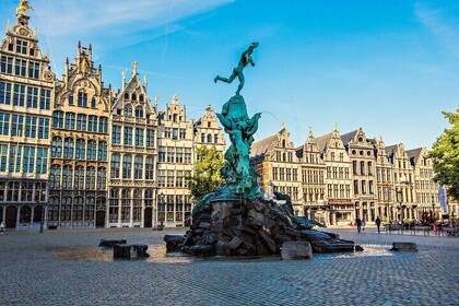 Walking Antwerp City Center with GPS and Audio Tour