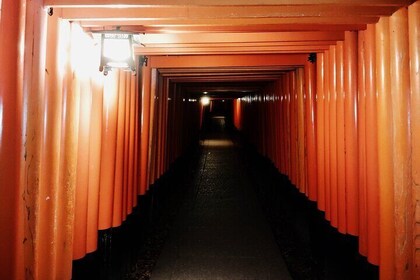 Kyoto: Fushimi Inari Taisha Night Tour with Guide