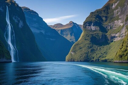 Scenic Drive and Cruise from Queenstown to Milford Sound