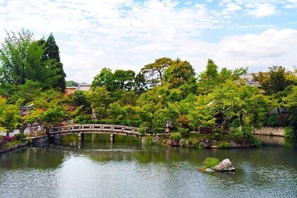 Kyoto: Serene Stroll Through Eikando’s Timeless Temple Paths