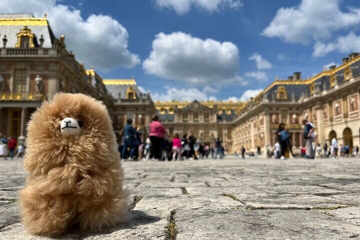 Giverny and Versailles Small Group Guided Tour with Ticket Entry