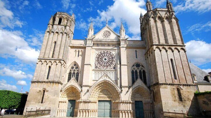 Eleanor of Aquitaine Walking Tour in Poitiers