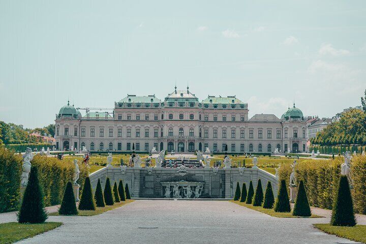 Best Intro to Vichy in 2 hours with a Local