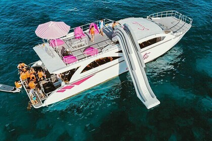 Phuket: Phi Phi, Bamboo & Maiton Speed Catamaran Tour