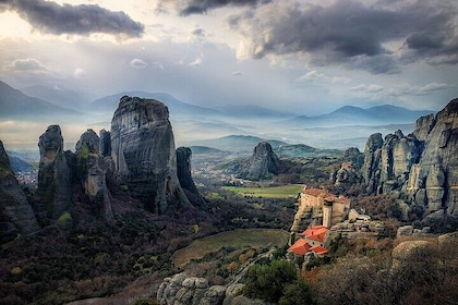 Athens to Meteora Private Trip. The price is per group.