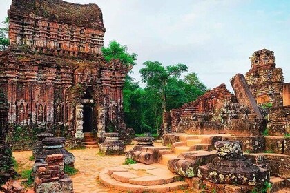 Exploring Ba Na Hills and Golden Bridge from Da Nang