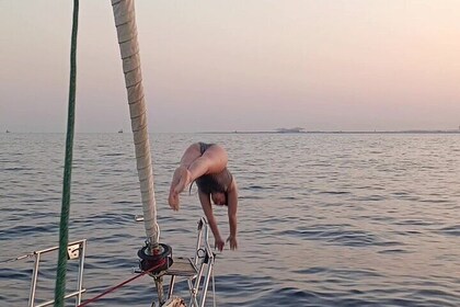 1 Hour Barcelona Sailing Tour Experience with Drinks