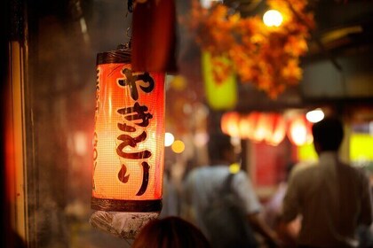 Shinjuku Local Bar Hopping with Dinner and Local Guide