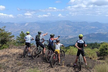 Spectacular routes of Etna and Nebrodi by e-bike