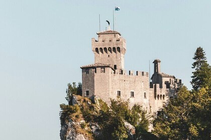 San Marino Small Group Guided Tour with Pass 7 attractions