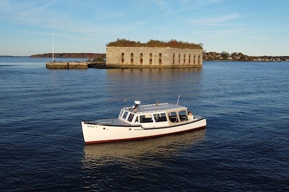 Large Group Private Wooden Boat Sightseeing & Lighthouse Charter