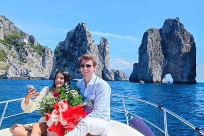 "All Inclusive" båttur på Capri med besök av staden
