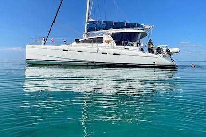 Dar es Salaam and Zanzibar: Private Catamaran Cruise