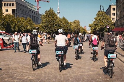 Berlin: School class Bike Tour of the Berlin Wall & Third Reich