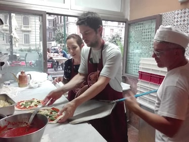 Nápoles: pizzera para un día en el restaurante