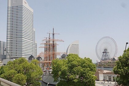 Minato MIrai and Sakuragicho Guided Tour with Lunch and Coffee