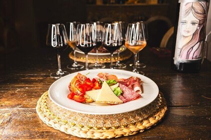 Classic: Tuscan Wine Tasting and Local Cheeses