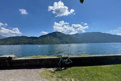 Discovering the three lakes by bike