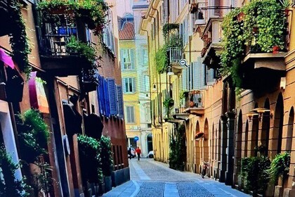 Milan Artisans and Ancient Shops Walking Tour