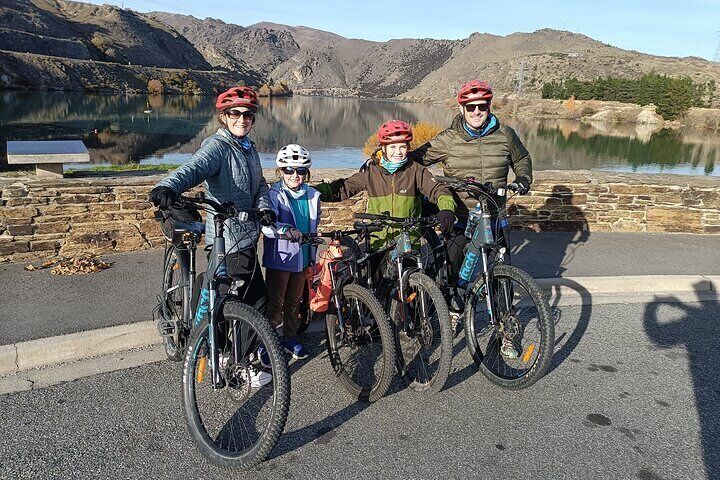 After enjoying the Shuttle from Wanaka your Guest Experience Manager will give you a quick briefing on how the bikes work and some tips to ride safely. You then ride in your own group - self-guided
