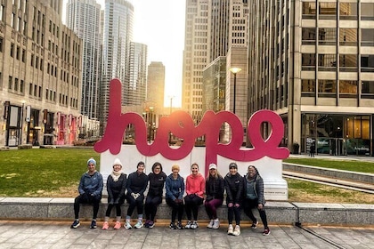 Chicago Riverwalk Architecture Walking Tour and Discover Skyline