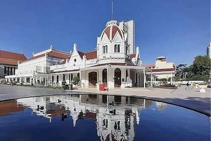 Surabaya City Tour Old Town Jeep Ride and Iconic Sites