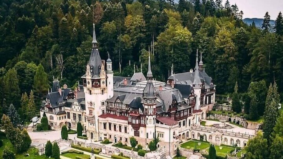 Peleș Castle Private Tour from Bucharest