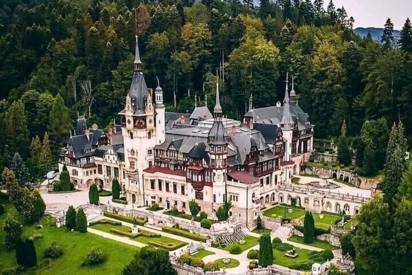 Peleș Castle Private Tour from Bucharest 