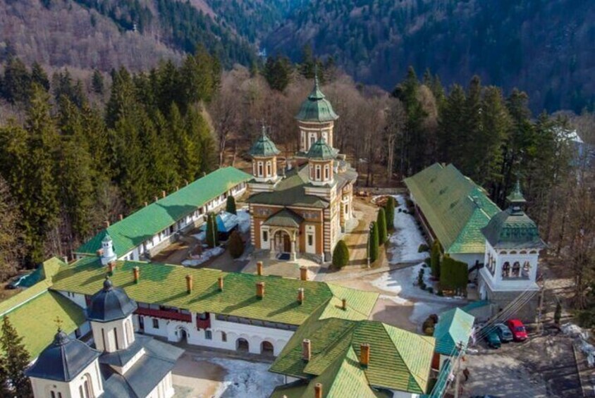 Private tour to Peleș Castle, Pelișor and Sinaia Monastery 