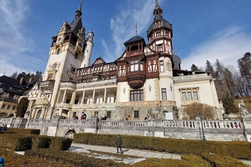 Private tour to Peleș Castle, Pelișor and Sinaia Monastery