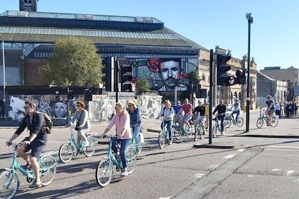 The Grand Glasgow Landmarks & Gems Private Bike Tour