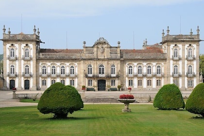 Porto : Discover Valença and Green Wines NO Palácio Brejoeira