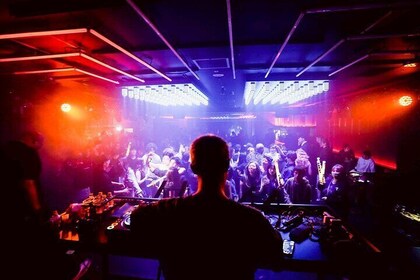 Osaka Dotonbori: GIRAFFE Nightclub Admission Ticket (For Foreign)
