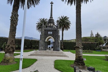 Akaroa and Akaroa Dolphins Day Tour