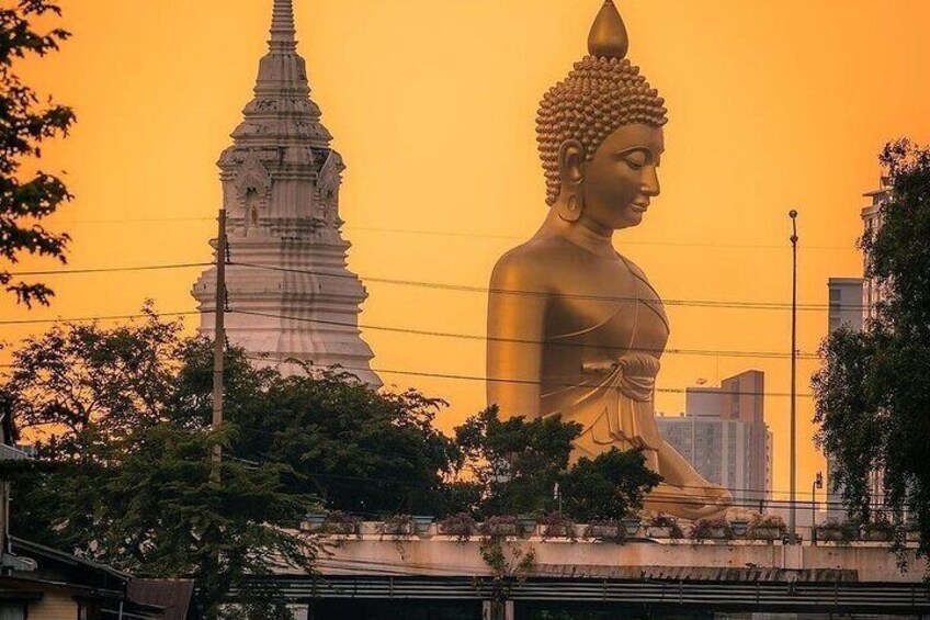 Bangkok Food tour with sunset big Buddha view by Tuktuk add boat