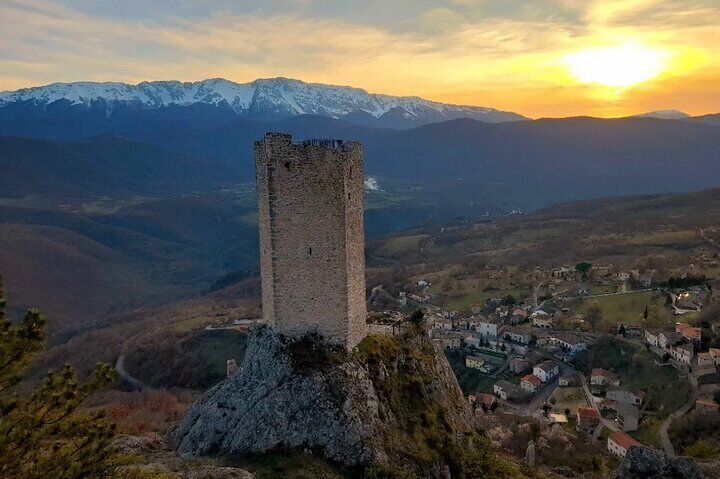 E-bike between towers and medieval villages at the foot of Sirente Abruzzo