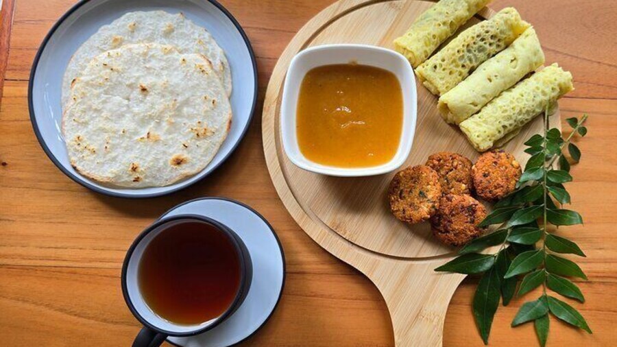 Our exclusive spicy pancakes served with homemade hot sauce, and coconut rotti with homemade jam, complemented by a hot ginger tea, will give you an unforgettable experience for diversity of tastes