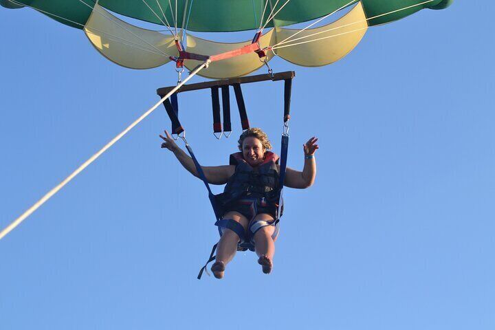 Parasailing Experience Over the Red Sea & Hotel Pickup – Somabay