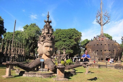 Vientiane by Bike Full-Day Private Tour with Buddha Park