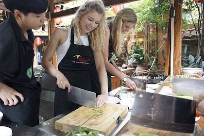 Xi'an Market Tour and Wok Cooking Experience
