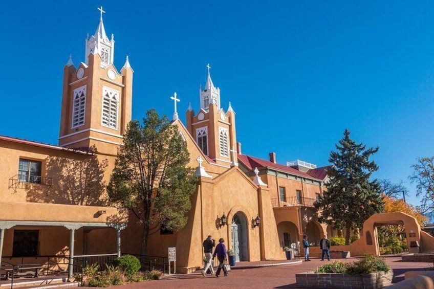 Romantic Rendezvous: Albuquerque’s Enchanting Couple’s Walk