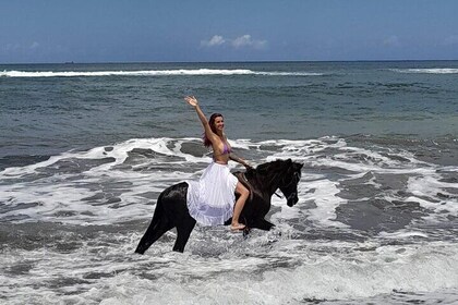 Bali Horse Riding Trot & Canter Saba Beach with Local Temple