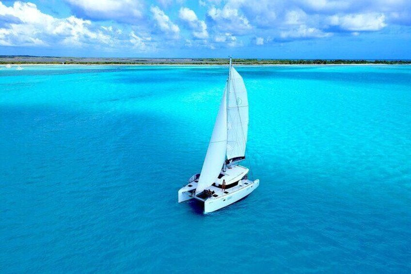 Lagoon 39ft Private Catamaran Sail and Snorkel 4hr National Park