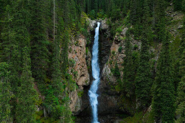  Highlights of Kyrgyzstan: 5-Day Nature, Lakes & Culture Tour