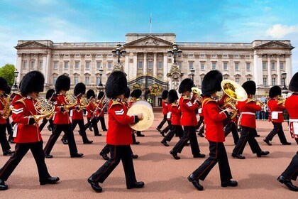 Changing of the Guard Guided Tour at Buckingham Palace